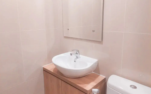 Nice And Modern 2Br Apartment At M-Town Signature