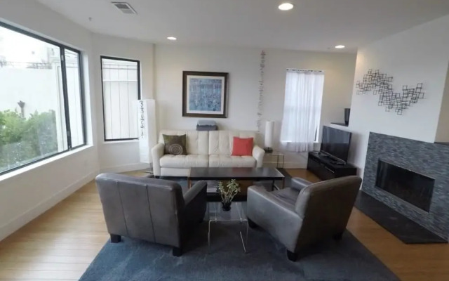 Russian Hill Vista Holiday