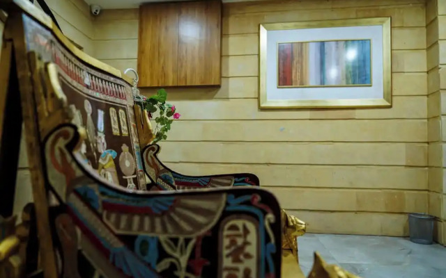 Pyramids Hotel