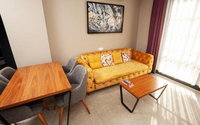 1 Room, Luxury shared pool apartment