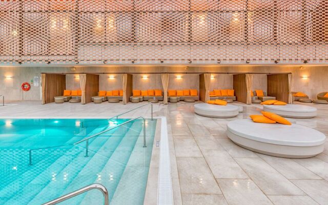 Leiro Suites And Residence (+16 Y)