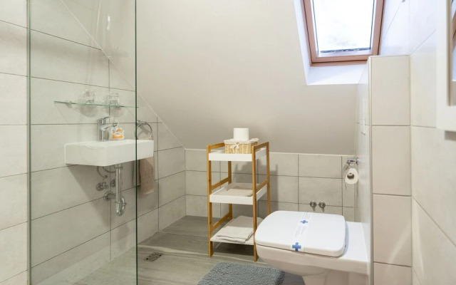 Chalet Markoci With Hot Tub