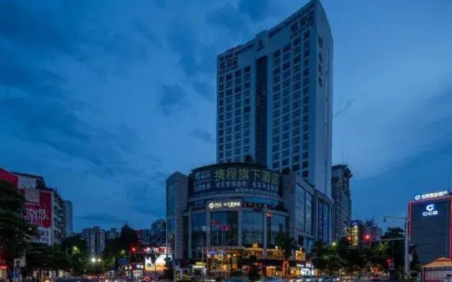Floral Hotel · YunFu City King Royal Hotel