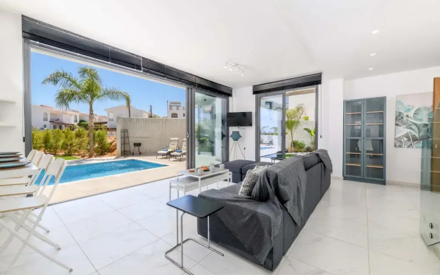 By The Beach - Royal Sapphire Villa