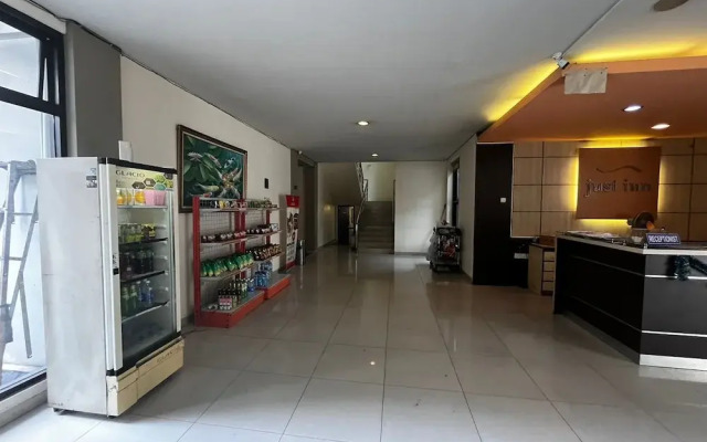 OYO 94442 Jebres Inn
