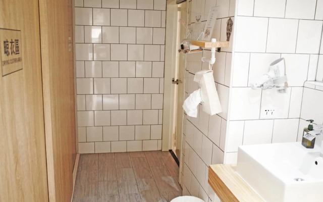 Paper Plane Hostel
