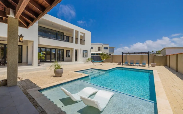 NEW Walk 2 Beach - 5BR Bonusroom w Pool Office