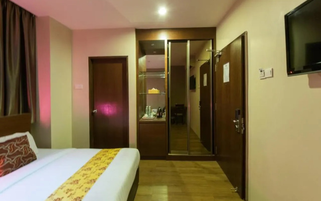 OYO 139 The Marque Hotel