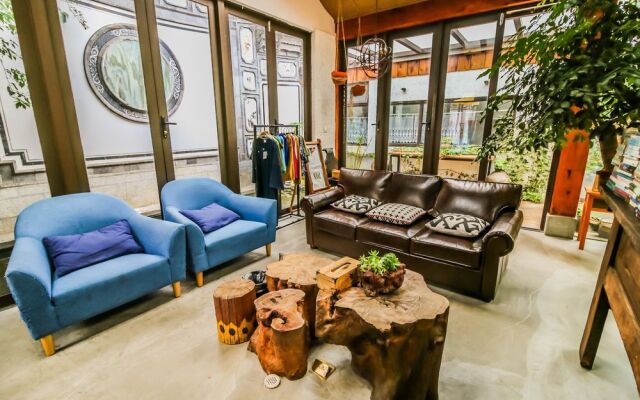 Zizai Garden Traveling with Hotel