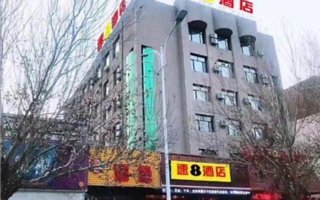 Super 8 Hotel (Chifeng Railway Station Yuanlin Road)
