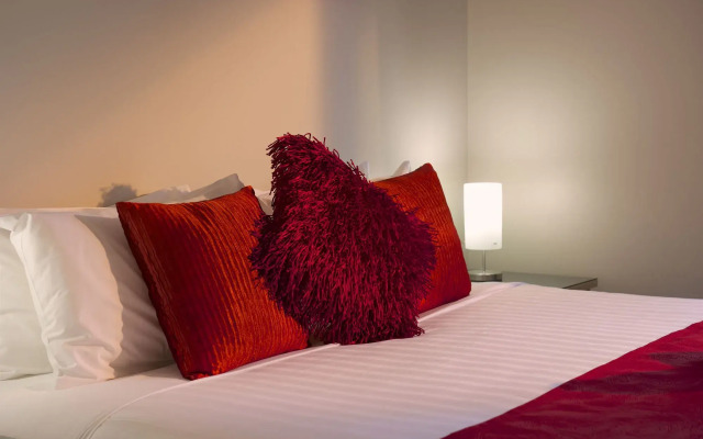 Boathouse Resort Studios & Suites