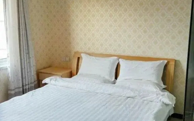 Xinglong Jiahong Inn