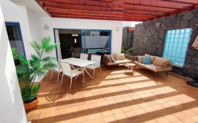 D53 Aroa in Playa Blanca