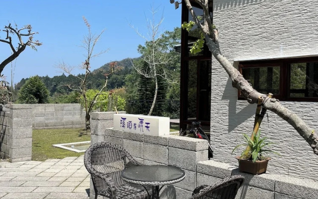 Xi Tou in Sunny Day Inn