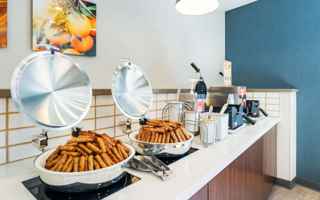 Comfort Suites Kelowna