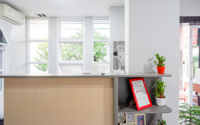 RedDoorz near Jalan Adi Sucipto Solo