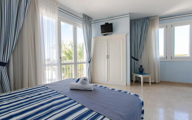 Cala La Luna Resort