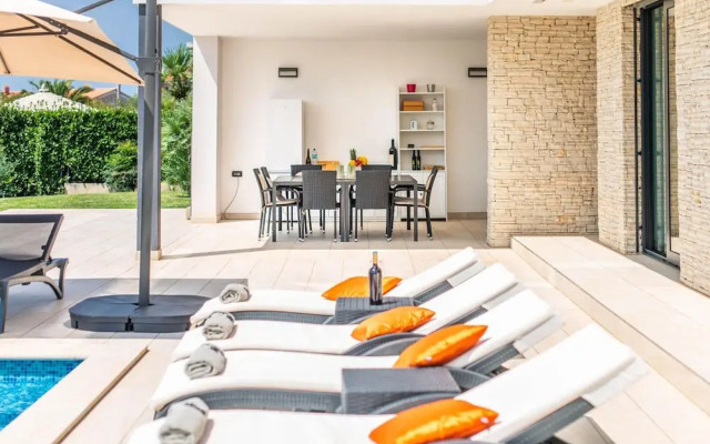 Luxury Villa With Pool and sea View