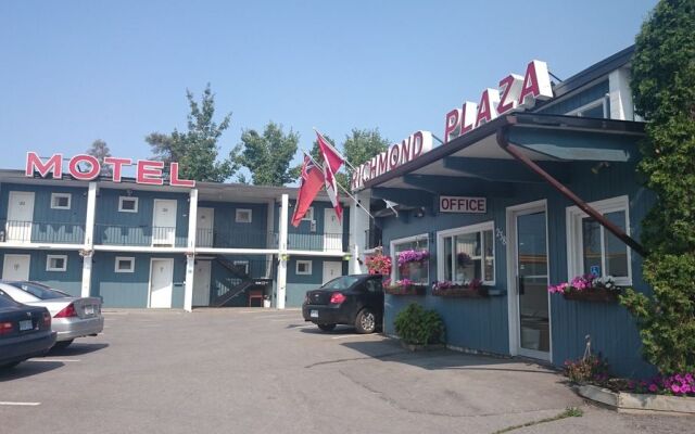 Richmond Plaza Motel