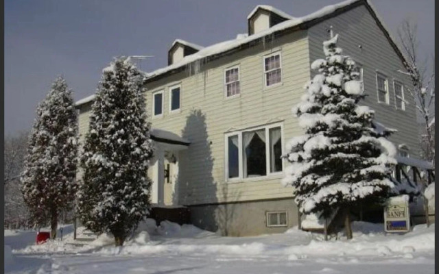 Chalet Banff - 6 bedroom 6 bathroom Ski Lodge