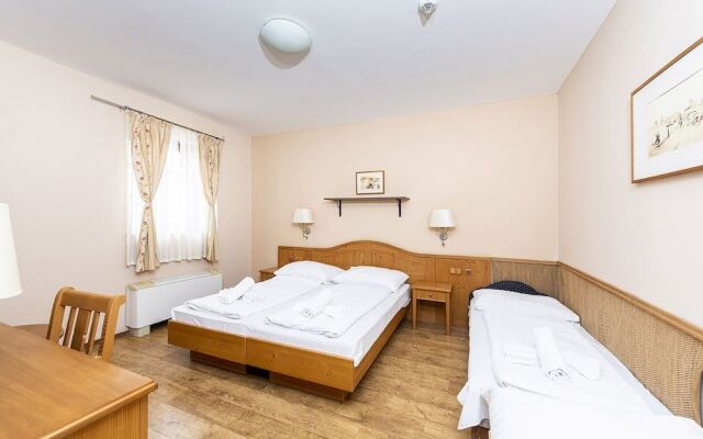 Gastland M1 Hotel & Restaurant