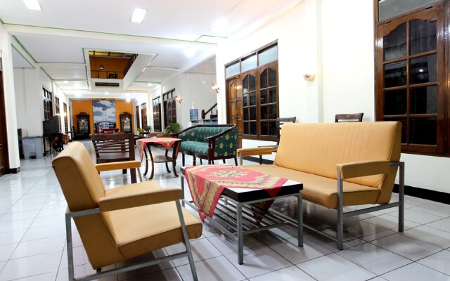 RedDoorz Plus Syariah near Lempuyangan Station 3