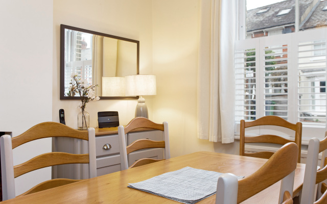 Perfect for family stays, ideal for walk to shops & restaurants