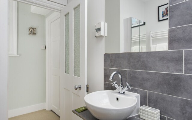 Stunning 2BR Victorian Flat In Vauxhall