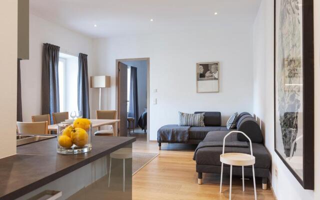 Sommavilla Apartments - central living