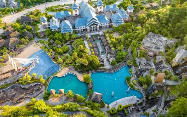 Tianfang Yuetan Hot Spring Resort