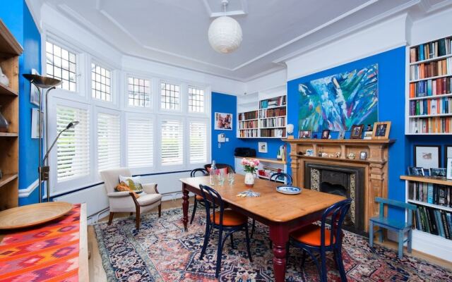 Beautiful 4BR Family Home in Leafy SE London