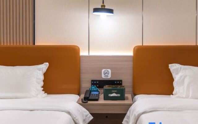 GELI Hotel (Chengmaixian Jinjiangzhen Lüdeguangchang)