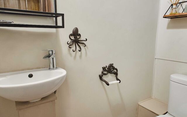 Host Stay Emerald Beach House