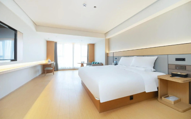 JI Hotel (Yancheng High-Speed Railway Station Baolong Square)