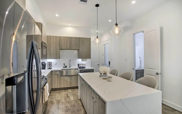 Newly-built Luxury Galleria Area Townhome!
