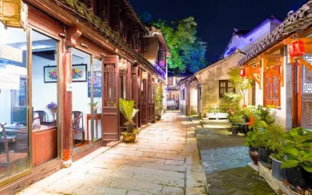 Zhouzhuang Linshui Renjia Inn