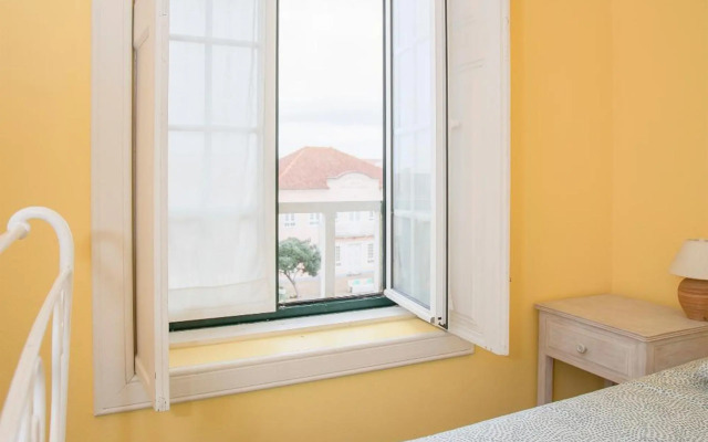 Torreira . Yellow Beach Pavilion