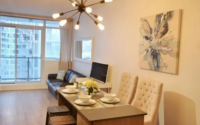 Monki Di Executive Suites - GLAS - Luxury Inner City Home 3 min to Downtown w Private Rooftop Patio Fireplace