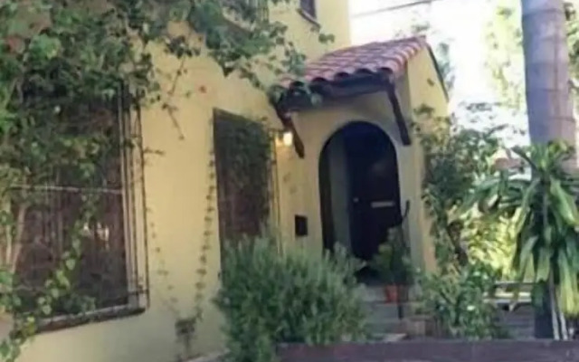 Chic Hollywood Bungalow