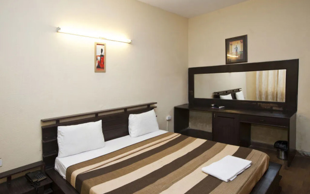 OYO 429 Hotel Kisna Residency