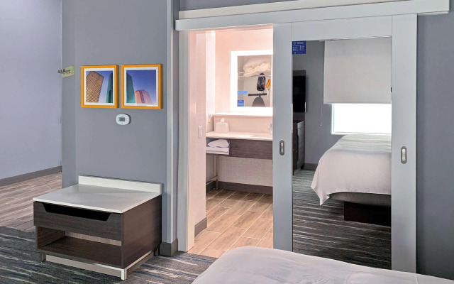 Hampton Inn & Suites Houston East Beltway 8