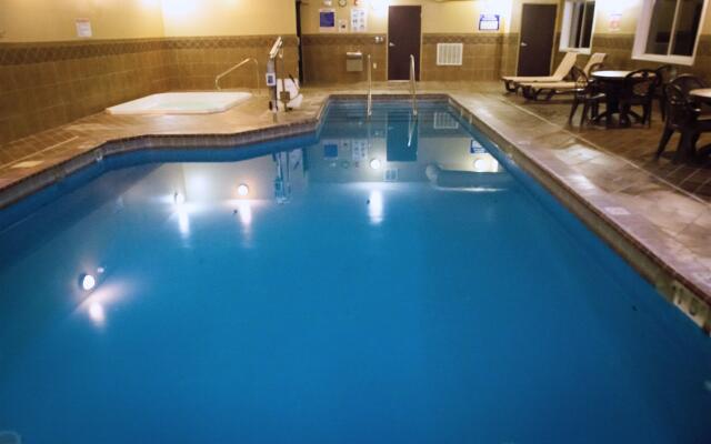 Holiday Inn Express Devils Lake by IHG