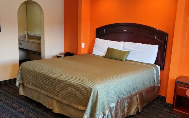 Delmonico Inn & Suites