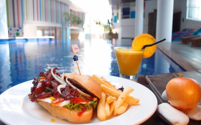 Berry Glee Thematic Hotel