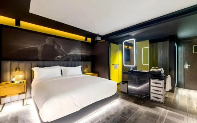 Fenglin Evening Movie Hotel
