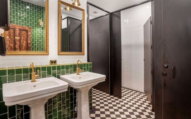 Metropolitan Hotel Orange