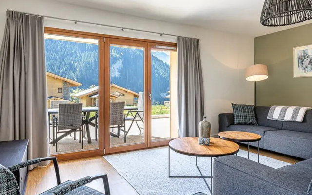 Luxurious apartment with balcony, ski lift 1.5 km away.