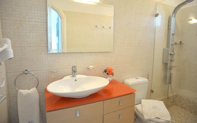 Medusa Beach Resort and Suites