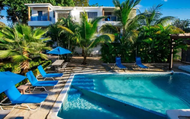 Stylish 1r-1b Apt Near The Beach And Main Street