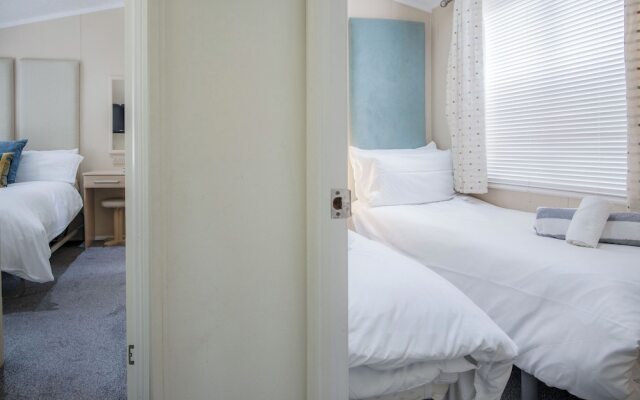 1 Manor Lodge - 3 Bedroom Lodge - Pendine